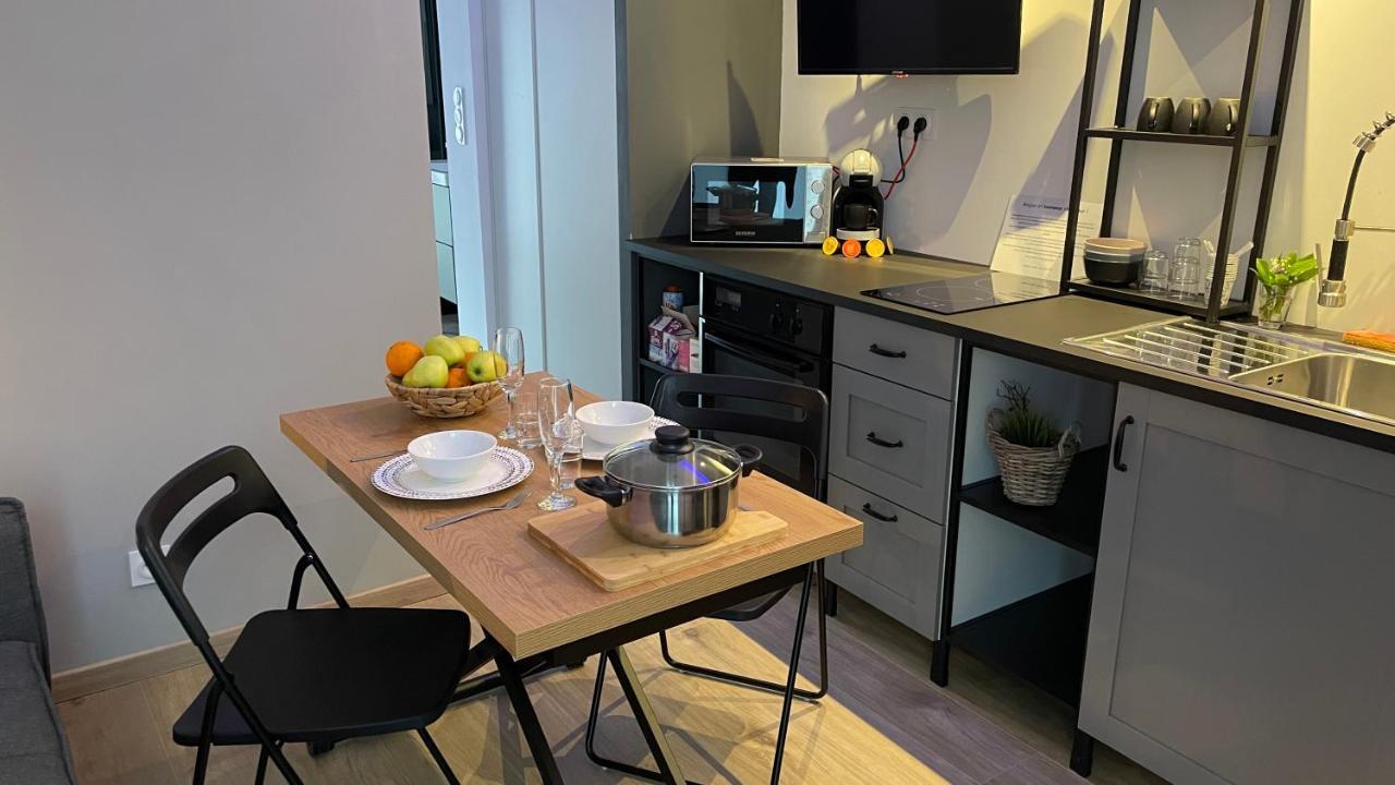 Bienvenue Chez Vous "Appartement Classe 2 Etoiles En Rdc Avec Espace Exterieur Et Parking" Dole Exteriér fotografie