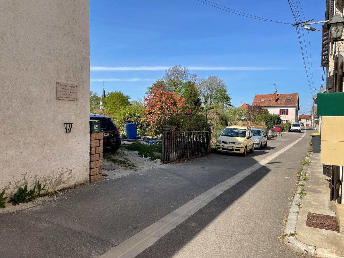 Bienvenue Chez Vous "Appartement Classe 2 Etoiles En Rdc Avec Espace Exterieur Et Parking" Dole Exteriér fotografie